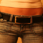 Latexhandschuhe und Ledergürtel